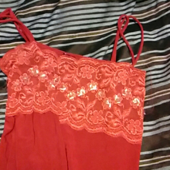 Red tànk top - Picture 2 of 3